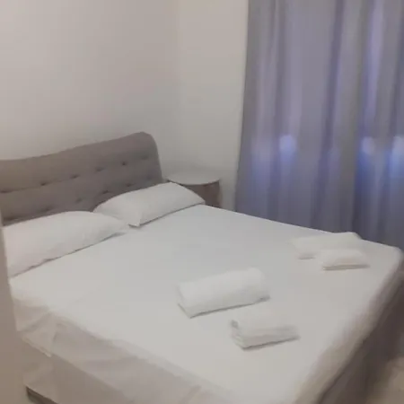 Candia Πανσιόν *